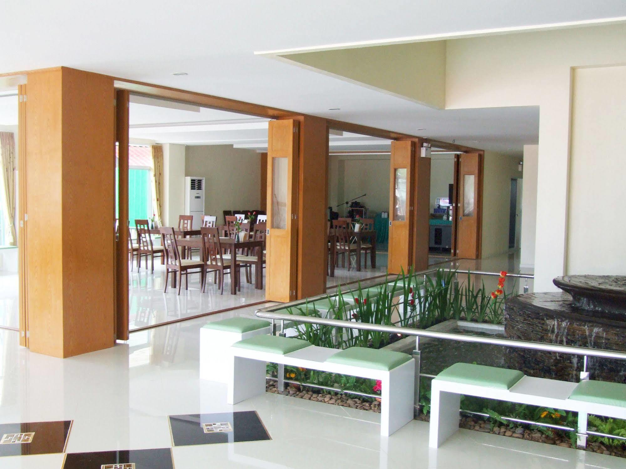 Ruan Rim Nam Hotel Roi Et Eksteriør billede