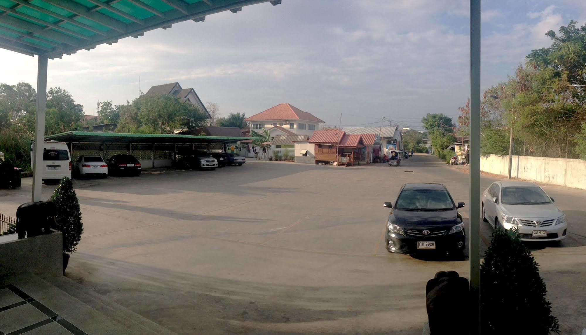 Ruan Rim Nam Hotel Roi Et Eksteriør billede